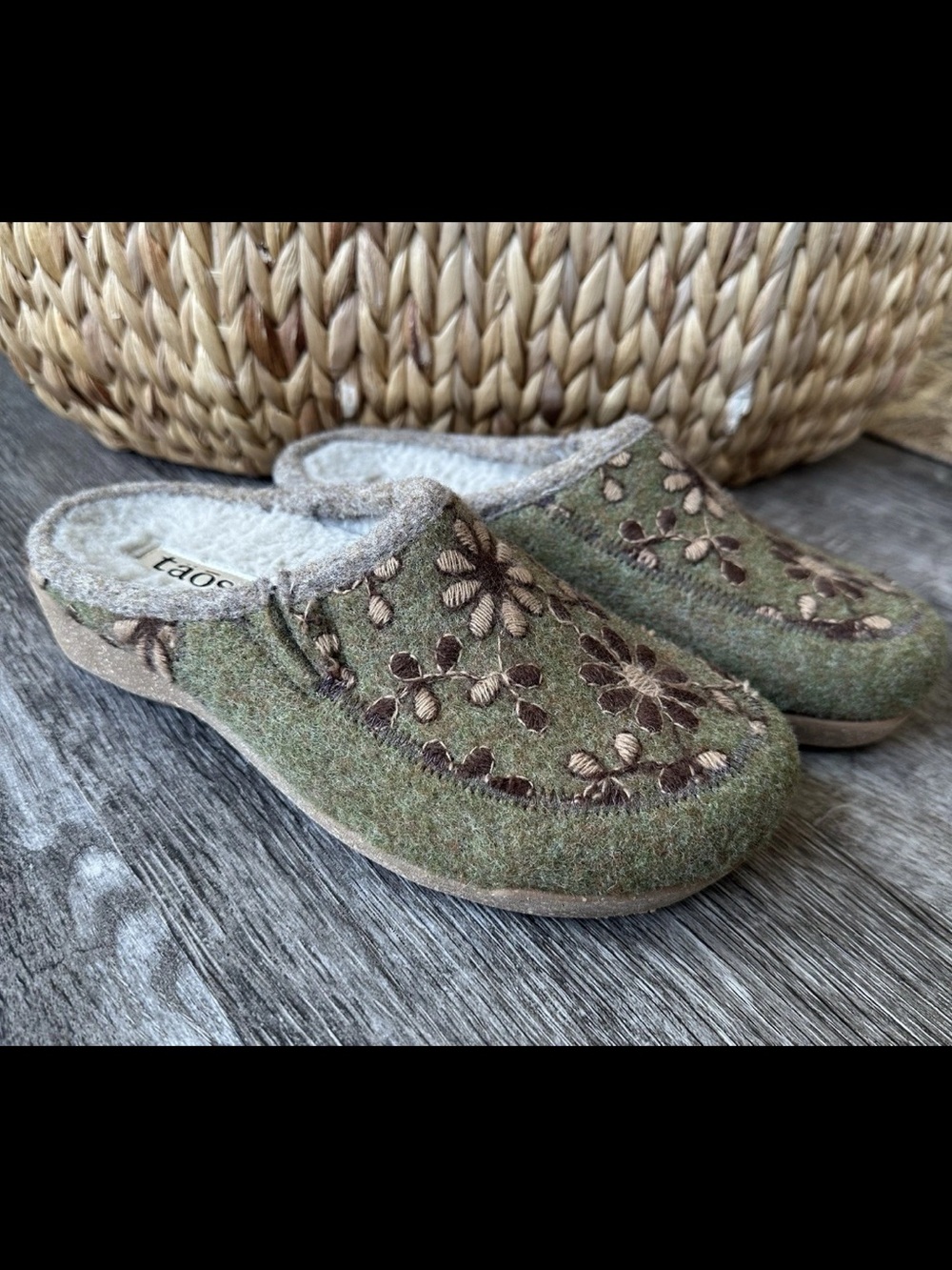Taos Woolderness 2 Slip On Fur Wool Clogs Shoes Spain Rare Moss Sz 38 US 7-7.5